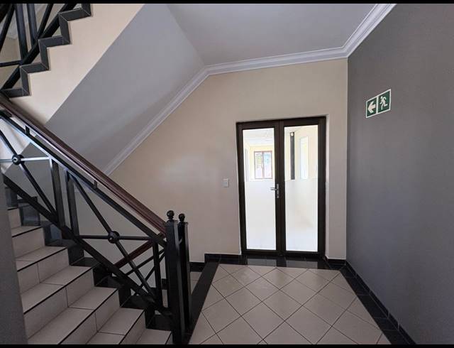 101M² OFFICE TO LET IN FOURWAYS